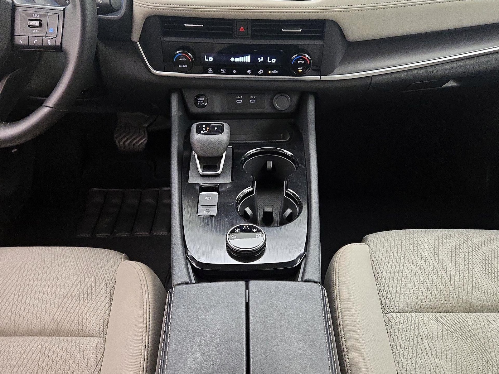2025 Nissan Rogue SV - Photo 17