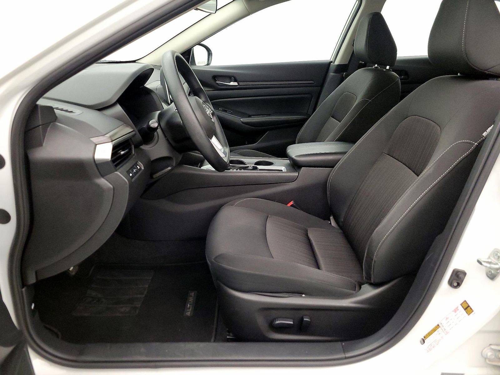 2025 Nissan Altima SV - Photo 12
