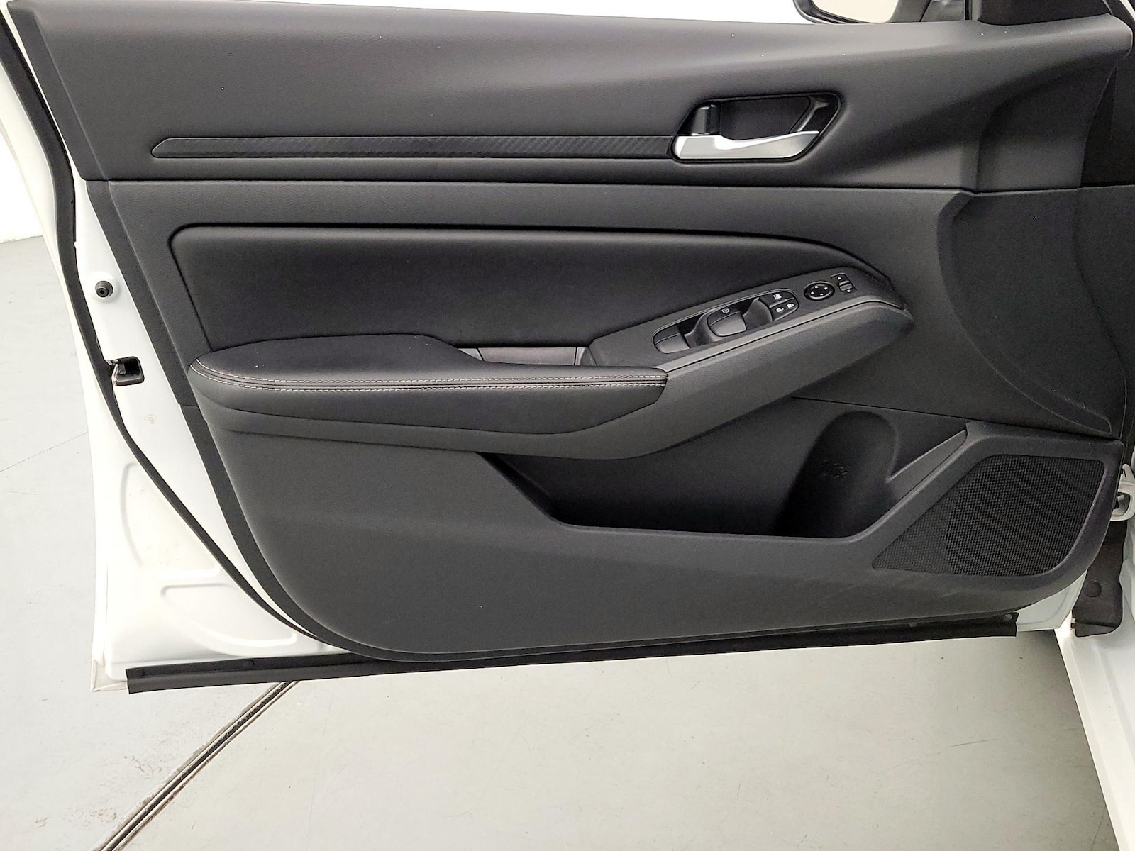 2025 Nissan Altima SV - Photo 13