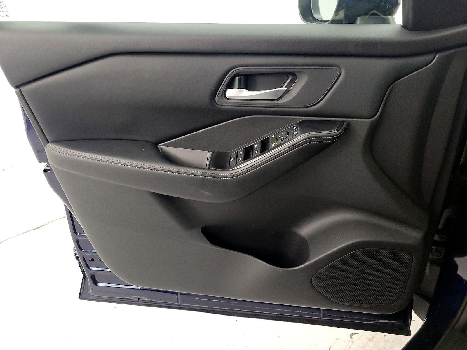 2025 Nissan Rogue SV - Photo 13