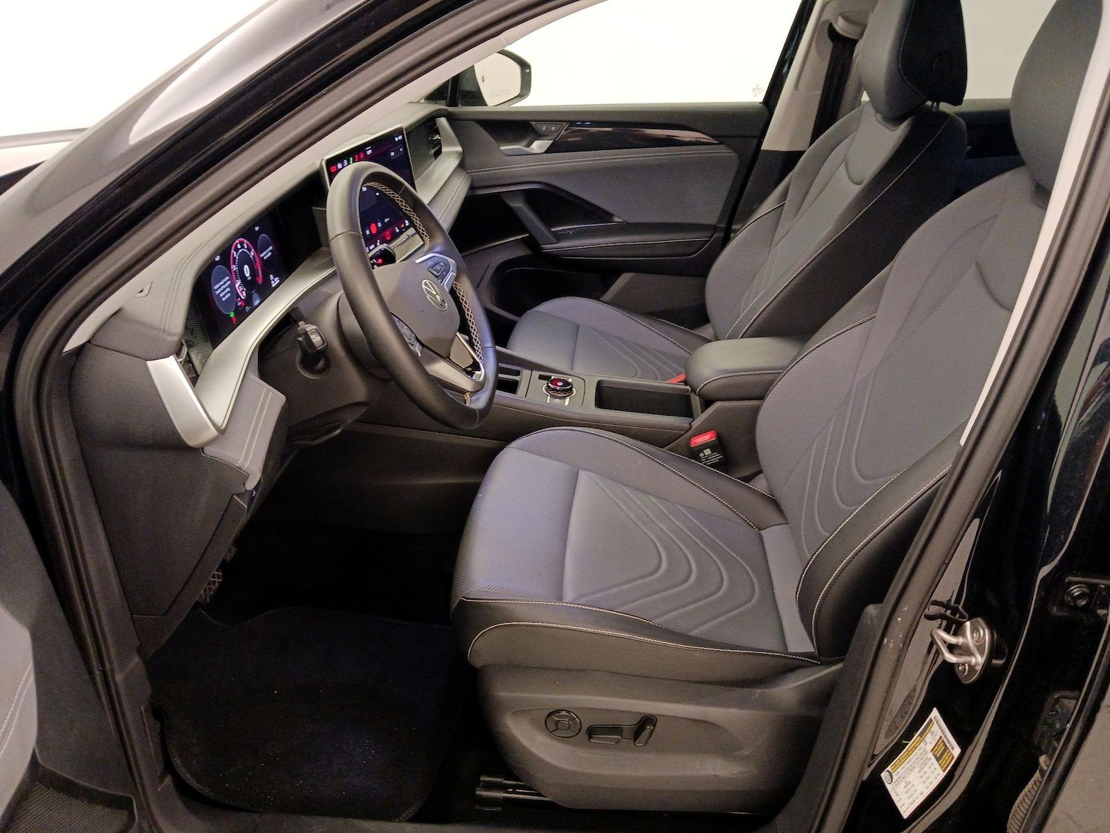 2026 Volkswagen Tiguan SE - Photo 12