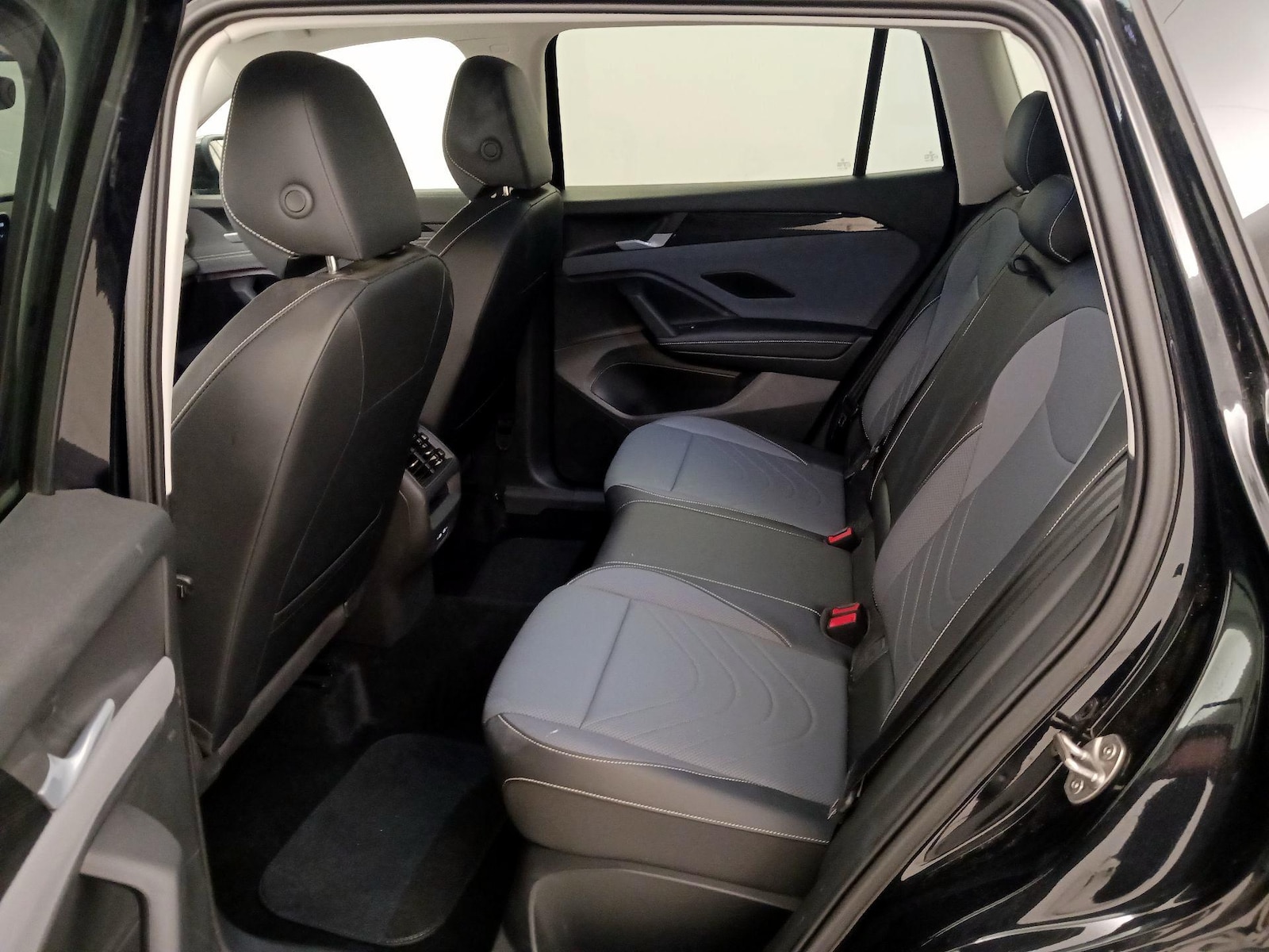 2026 Volkswagen Tiguan SE - Photo 20