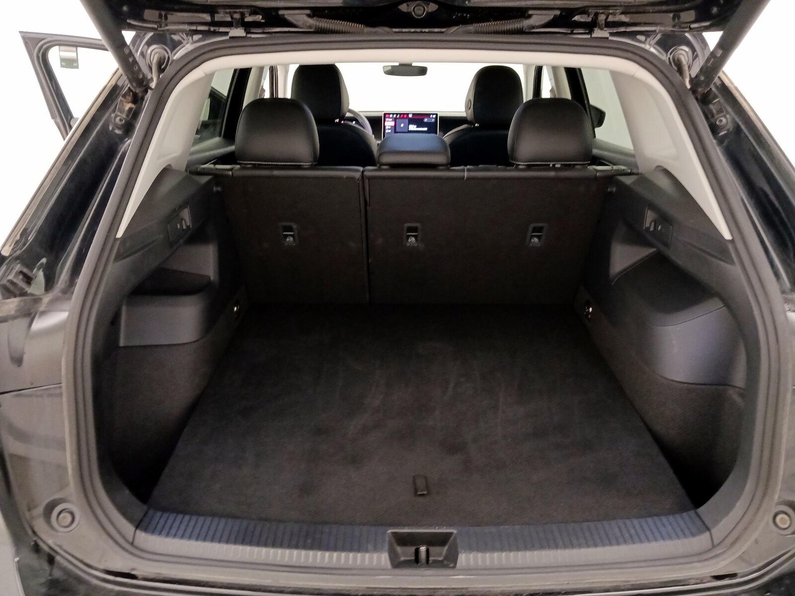 2026 Volkswagen Tiguan SE - Photo 21