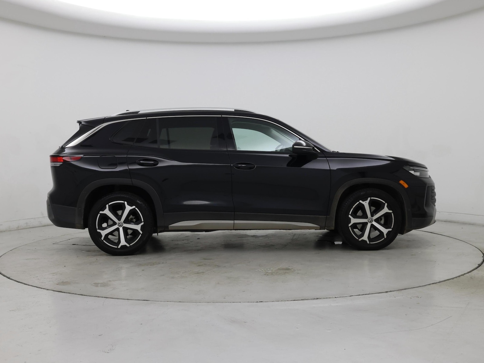 2026 Volkswagen Tiguan SE - Photo 8