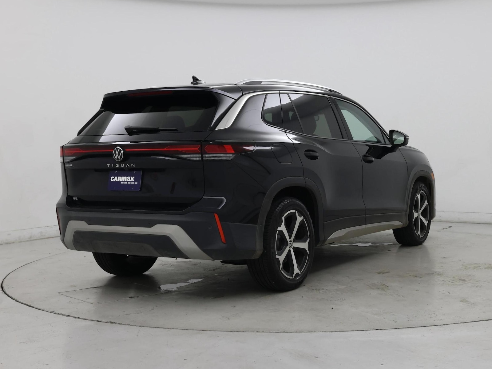 2026 Volkswagen Tiguan SE - Photo 9
