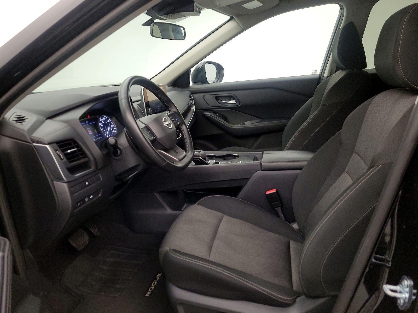 2025 Nissan Rogue SV - Photo 12