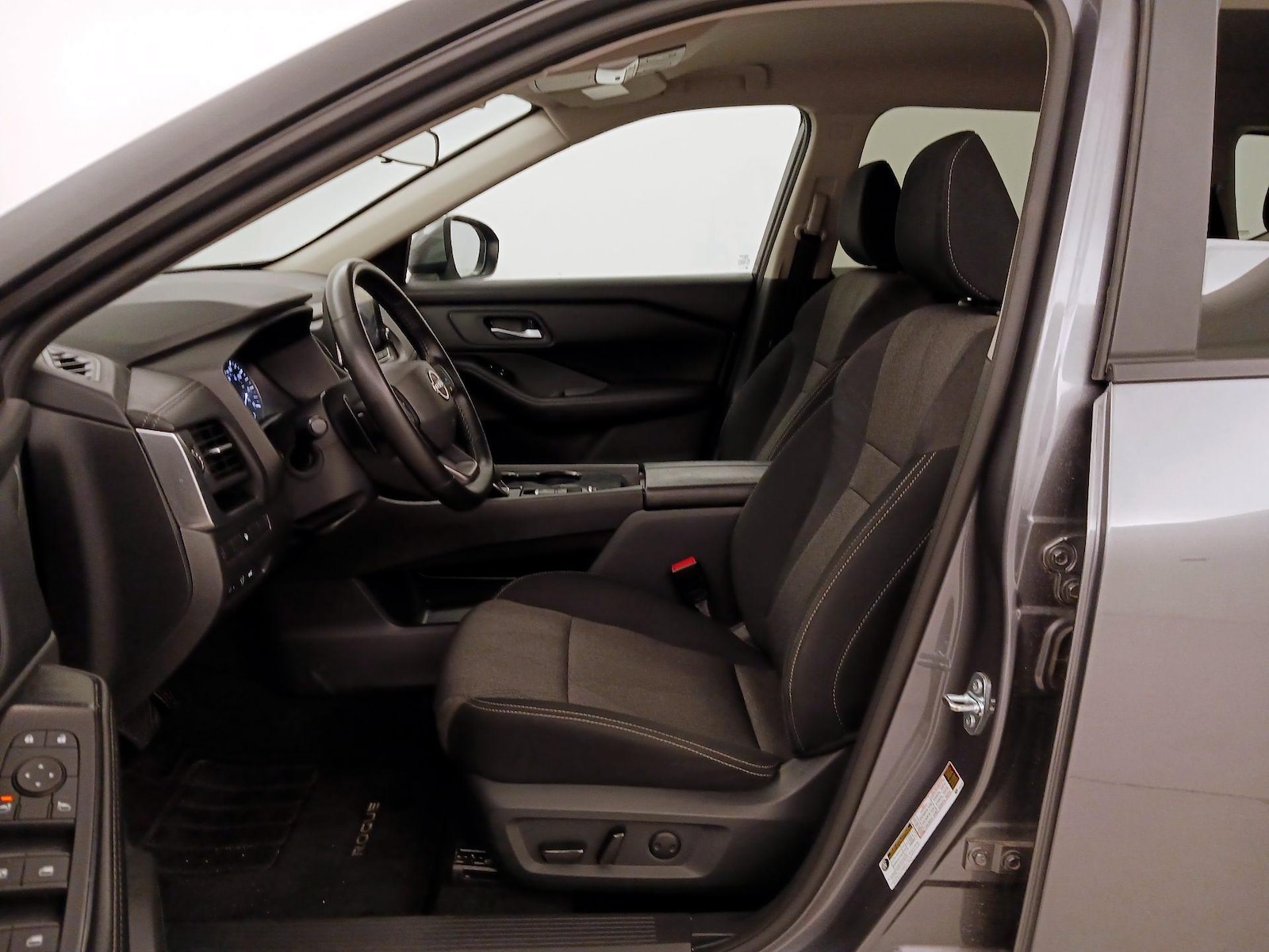 2025 Nissan Rogue SV - Photo 12