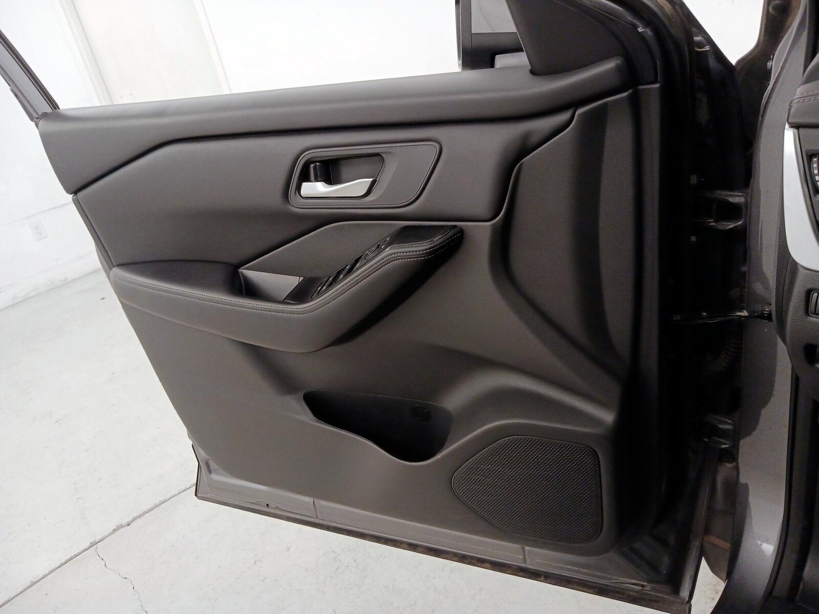 2025 Nissan Rogue SV - Photo 13