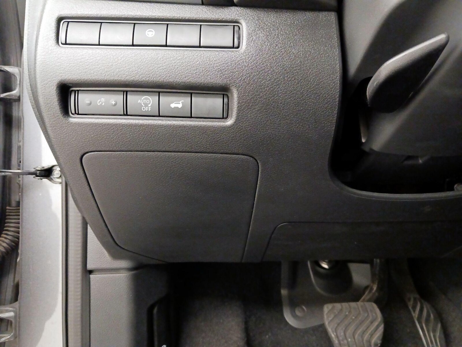2025 Nissan Rogue SV - Photo 14