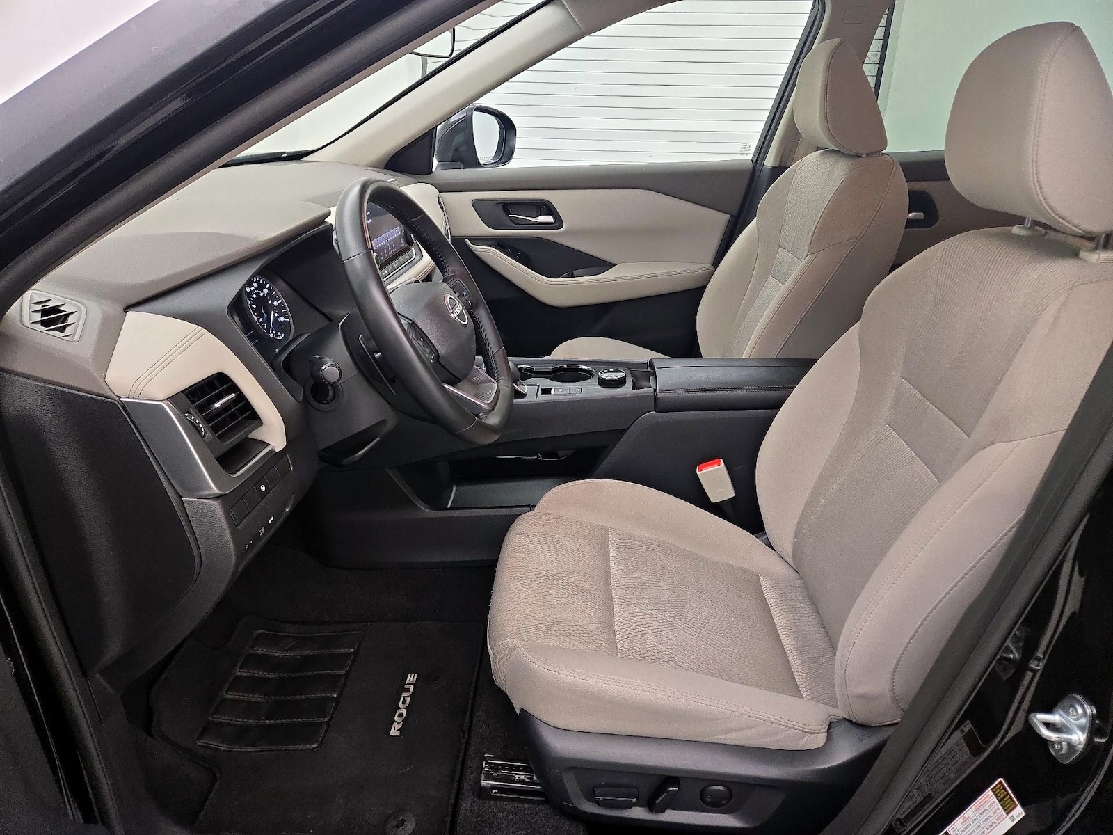 2025 Nissan Rogue SV - Photo 12