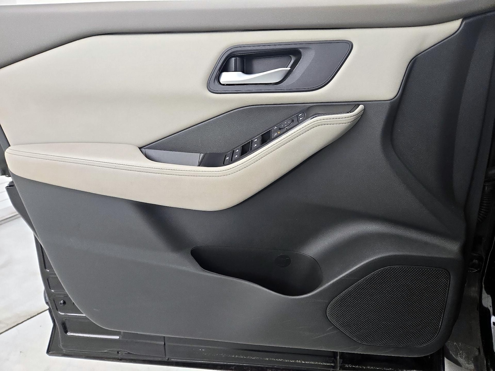 2025 Nissan Rogue SV - Photo 13