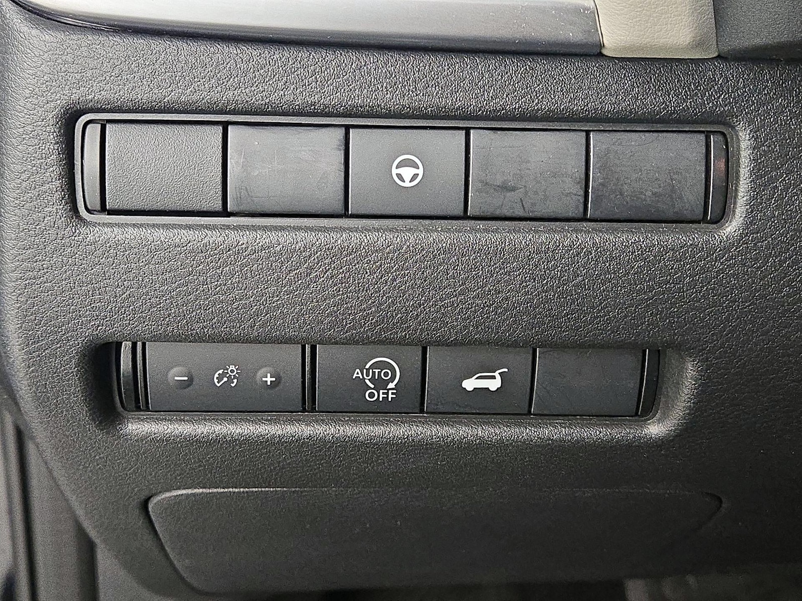 2025 Nissan Rogue SV - Photo 14