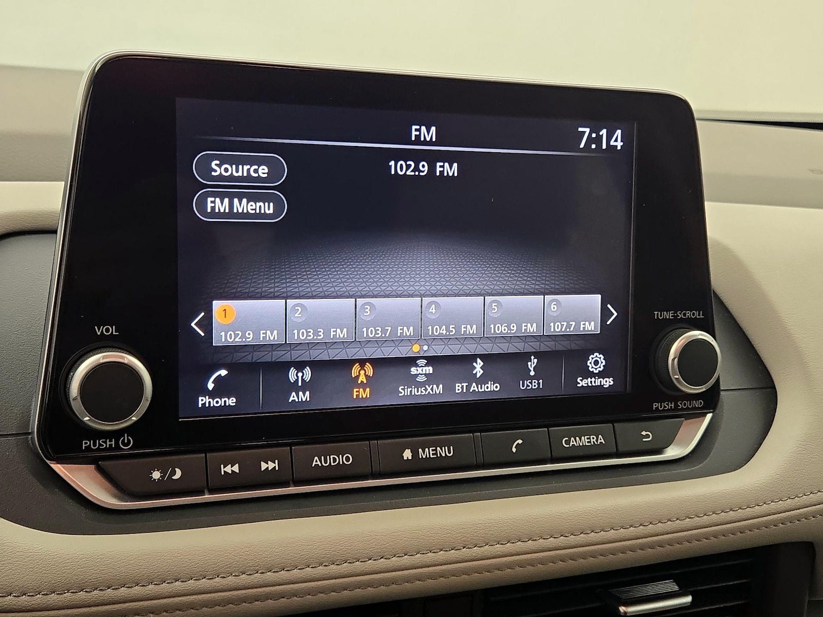 2025 Nissan Rogue SV - Photo 16