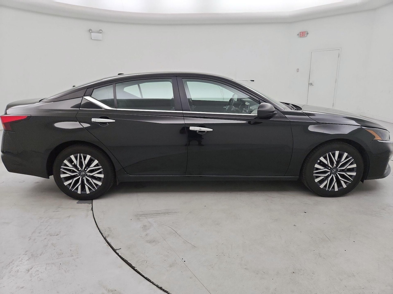 2025 Nissan Altima SV - Photo 4