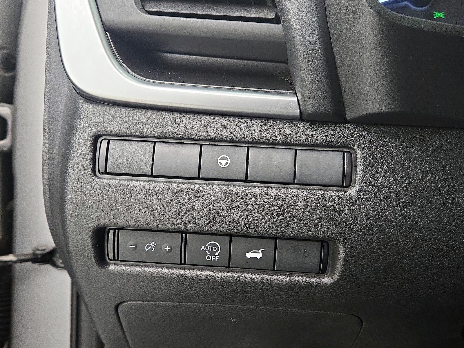 2025 Nissan Rogue SV - Photo 14