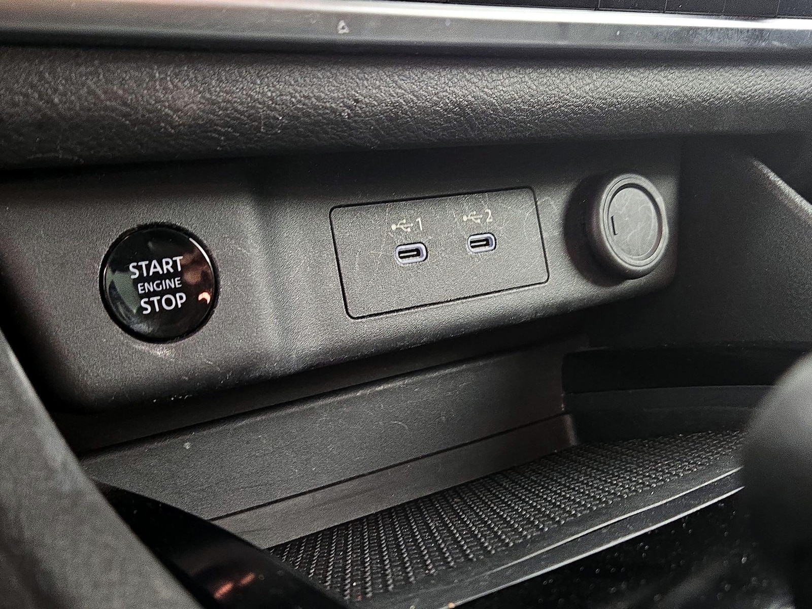 2025 Nissan Rogue SV - Photo 19