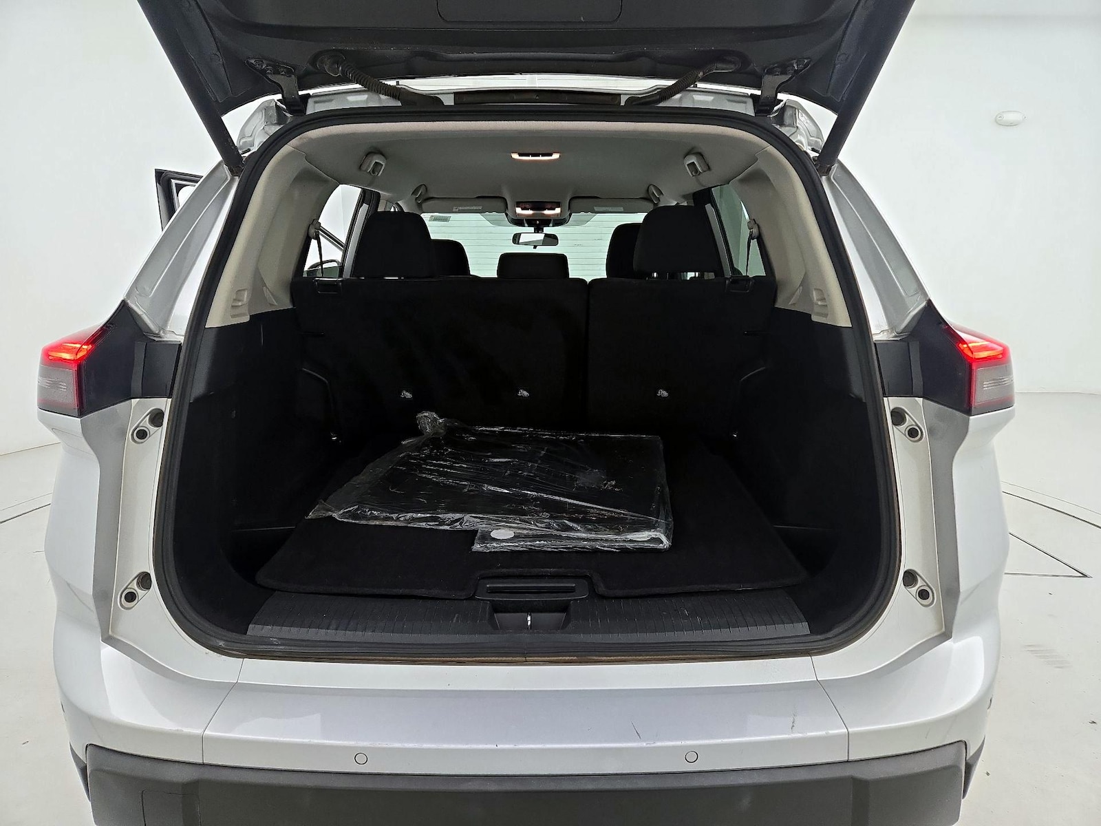2025 Nissan Rogue SV - Photo 21