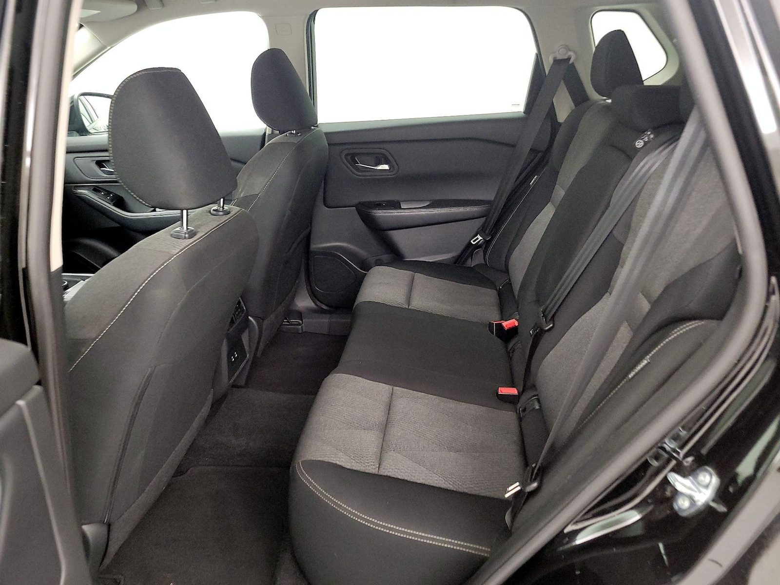 2025 Nissan Rogue SV - Photo 11
