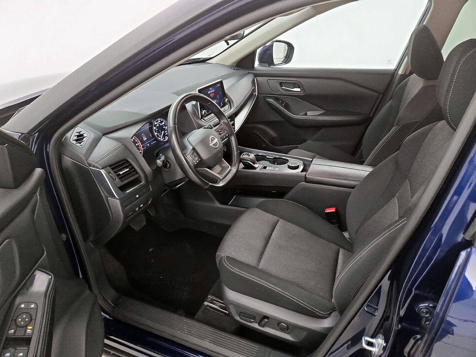 2025 Nissan Rogue SV - Photo 12