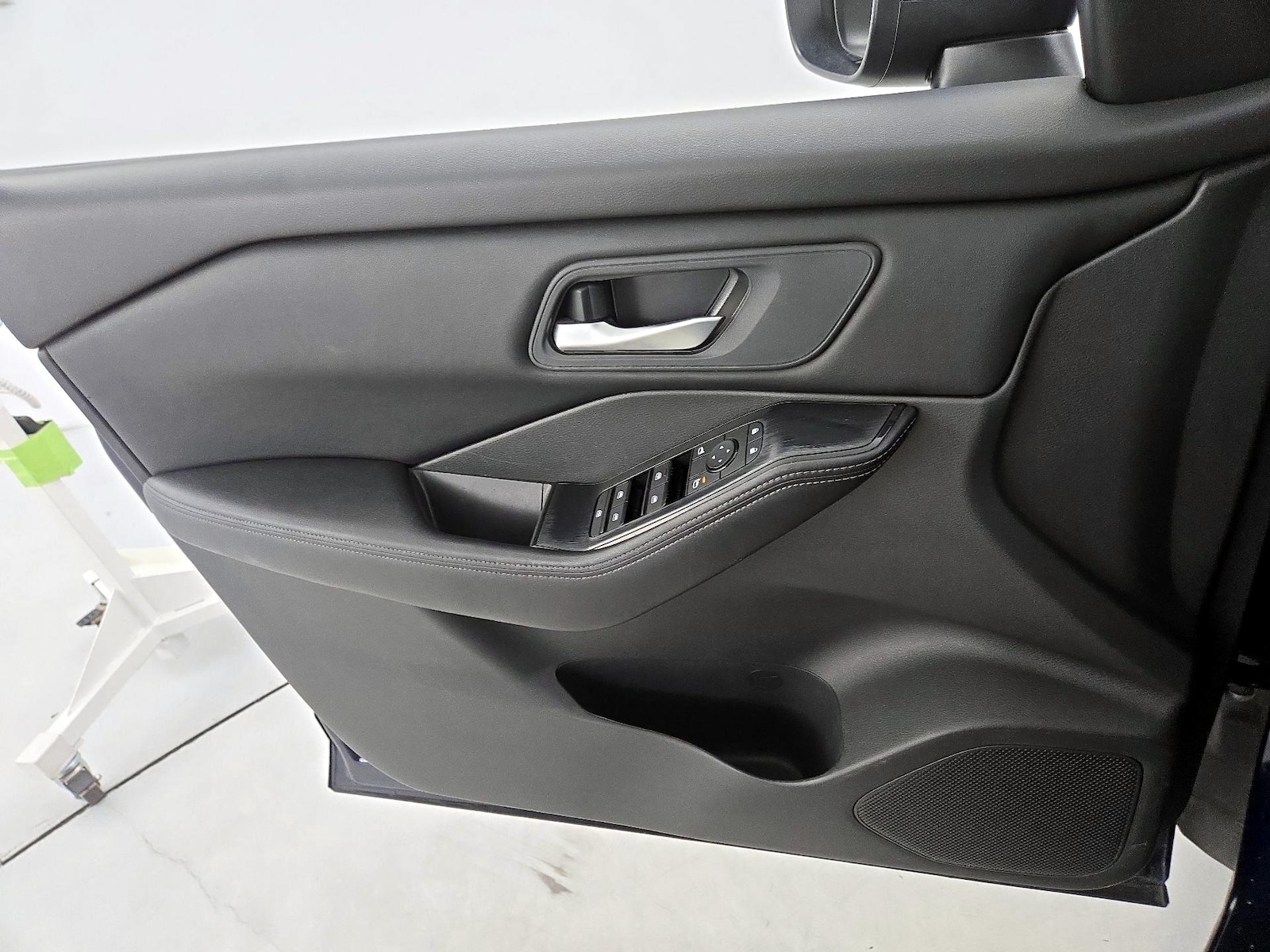 2025 Nissan Rogue SV - Photo 13