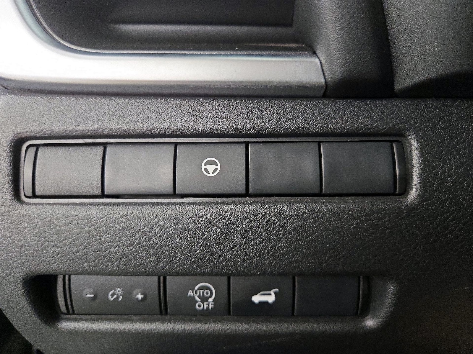 2025 Nissan Rogue SV - Photo 14