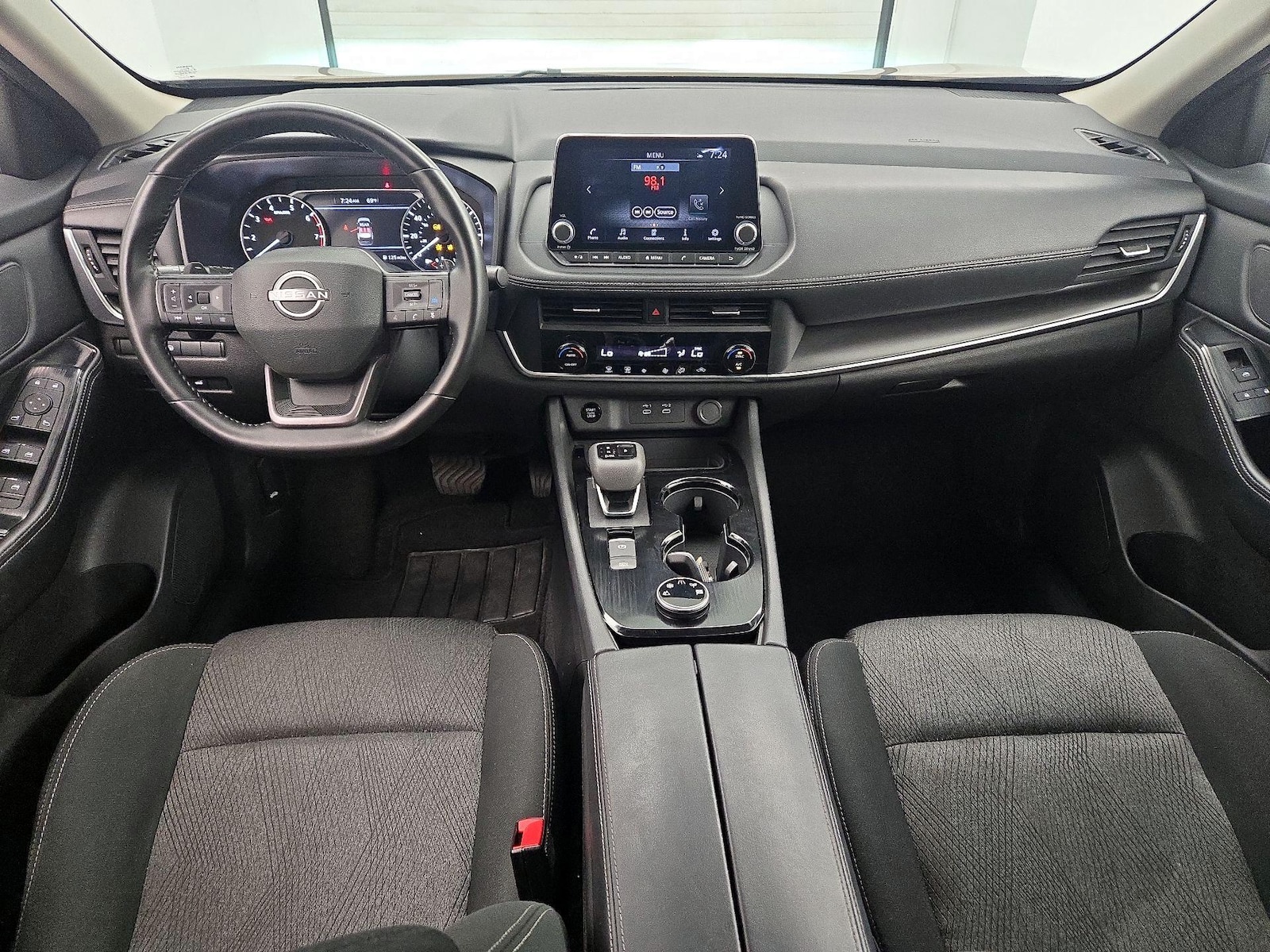 2025 Nissan Rogue SV - Photo 10