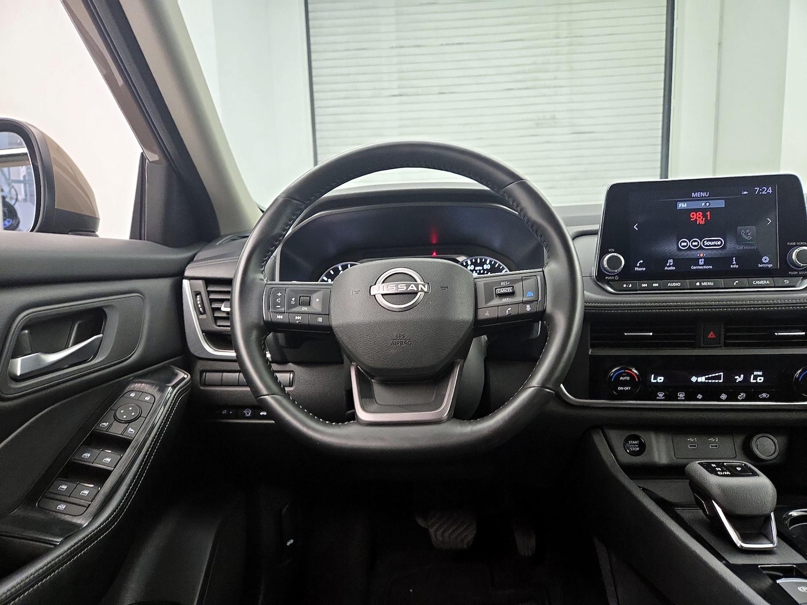 2025 Nissan Rogue SV - Photo 11