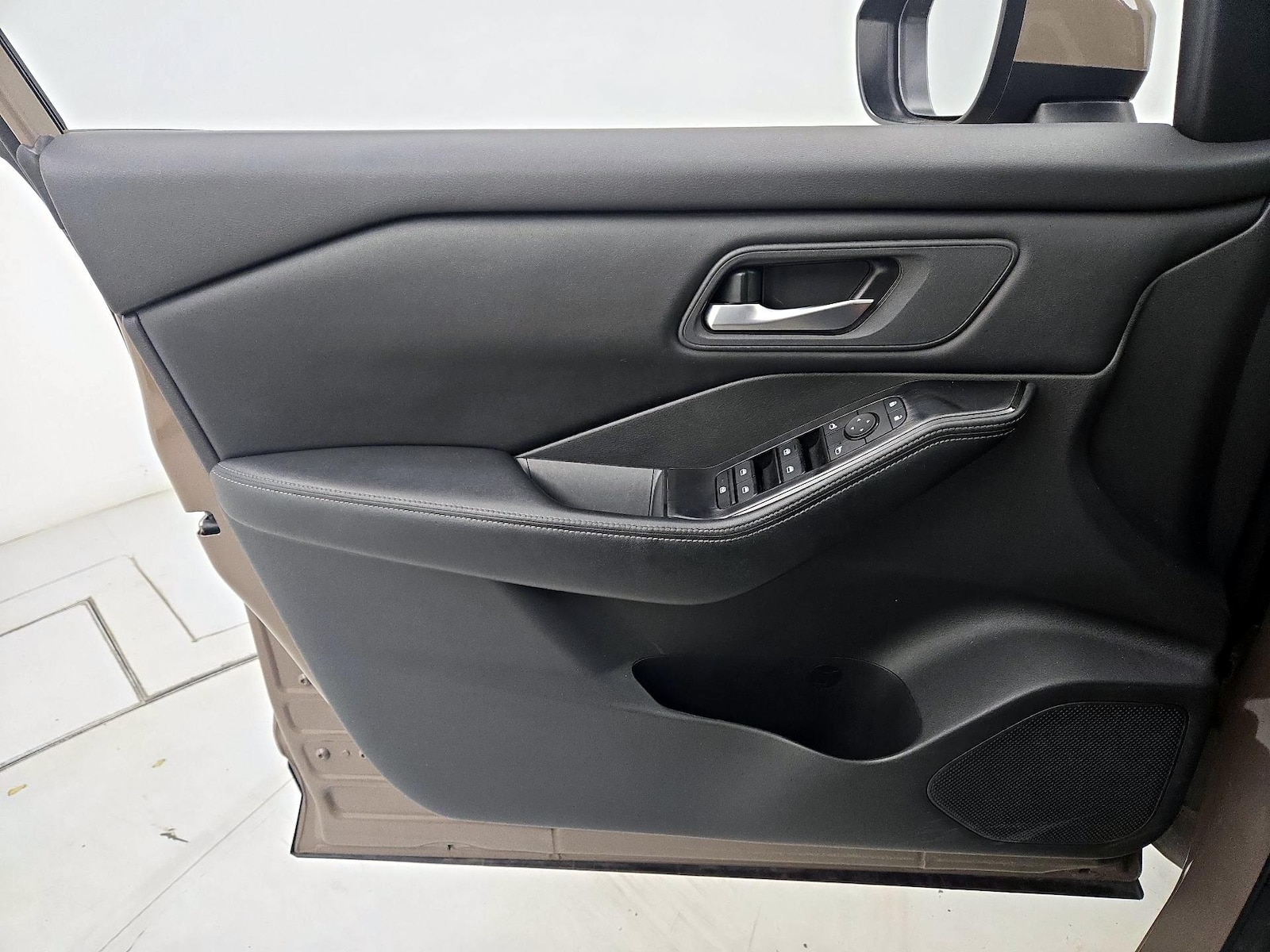 2025 Nissan Rogue SV - Photo 13