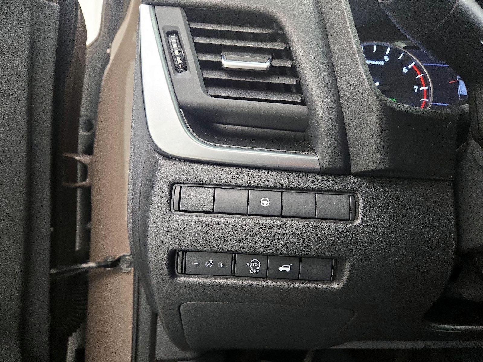 2025 Nissan Rogue SV - Photo 14