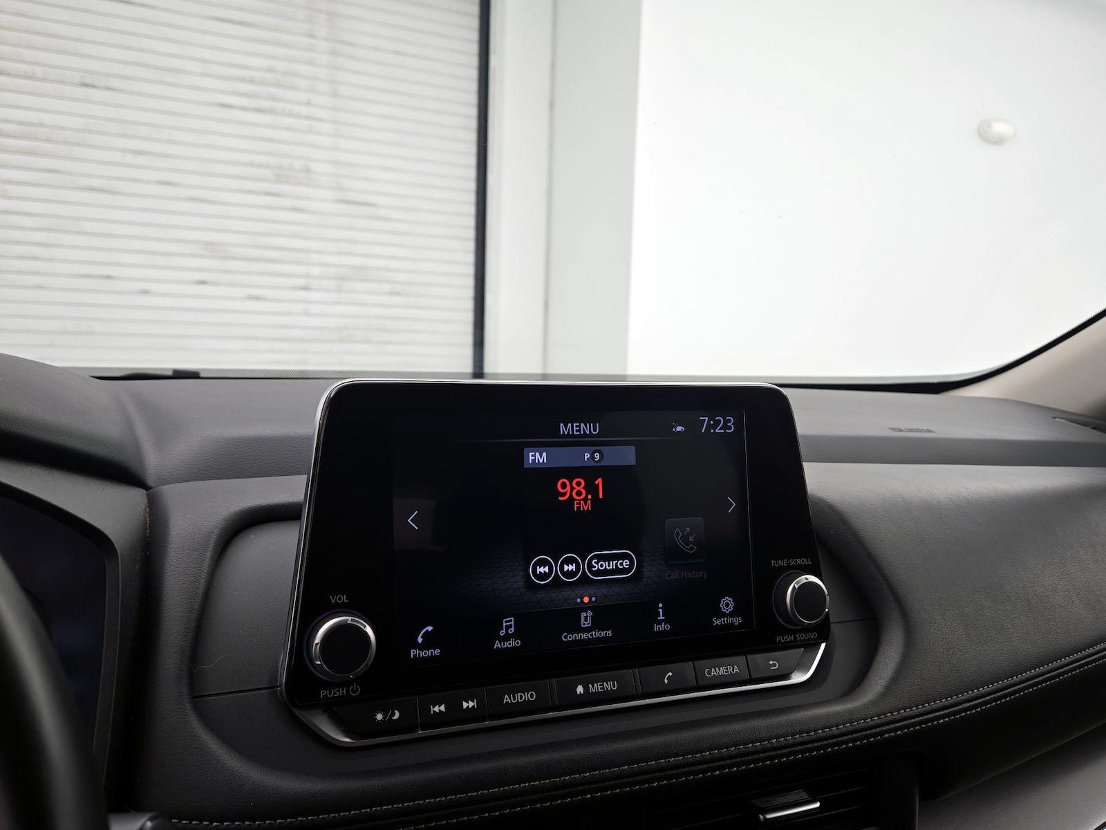 2025 Nissan Rogue SV - Photo 16