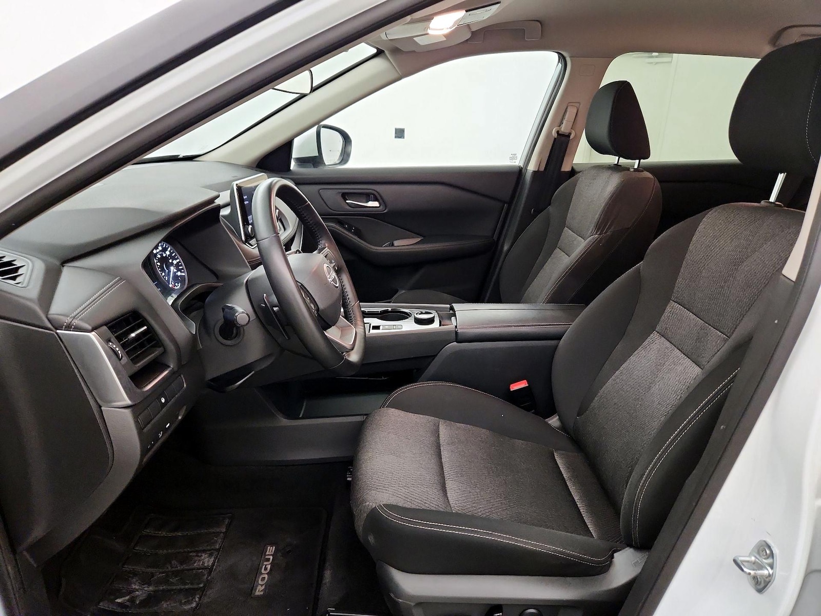 2025 Nissan Rogue SV - Photo 12