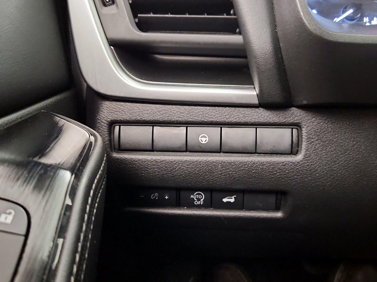 2025 Nissan Rogue SV - Photo 14