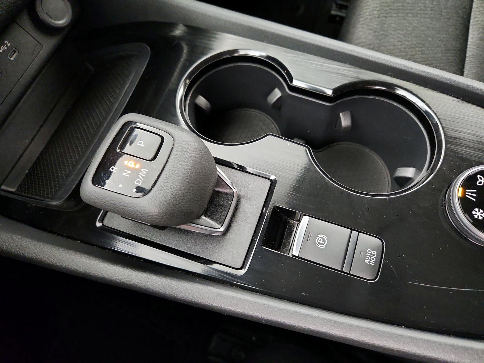 2025 Nissan Rogue SV - Photo 18