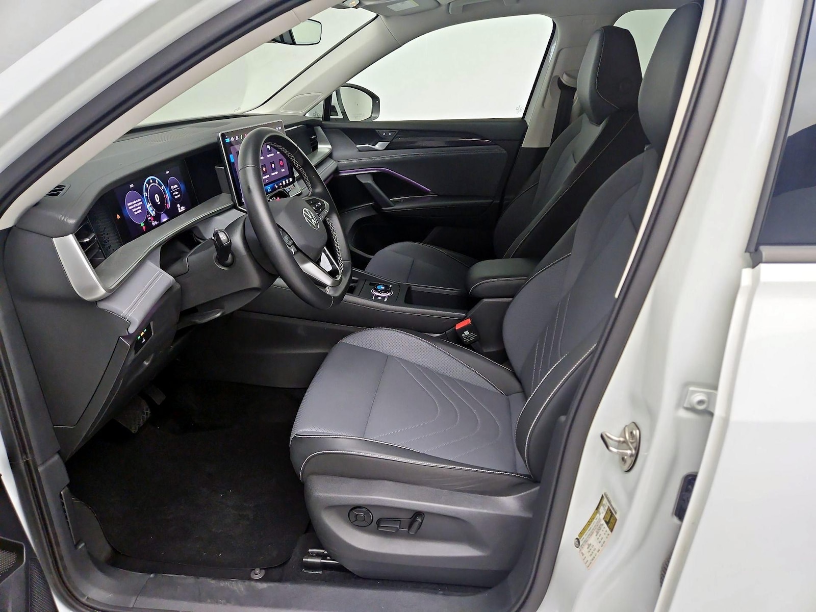 2026 Volkswagen Tiguan SE - Photo 12
