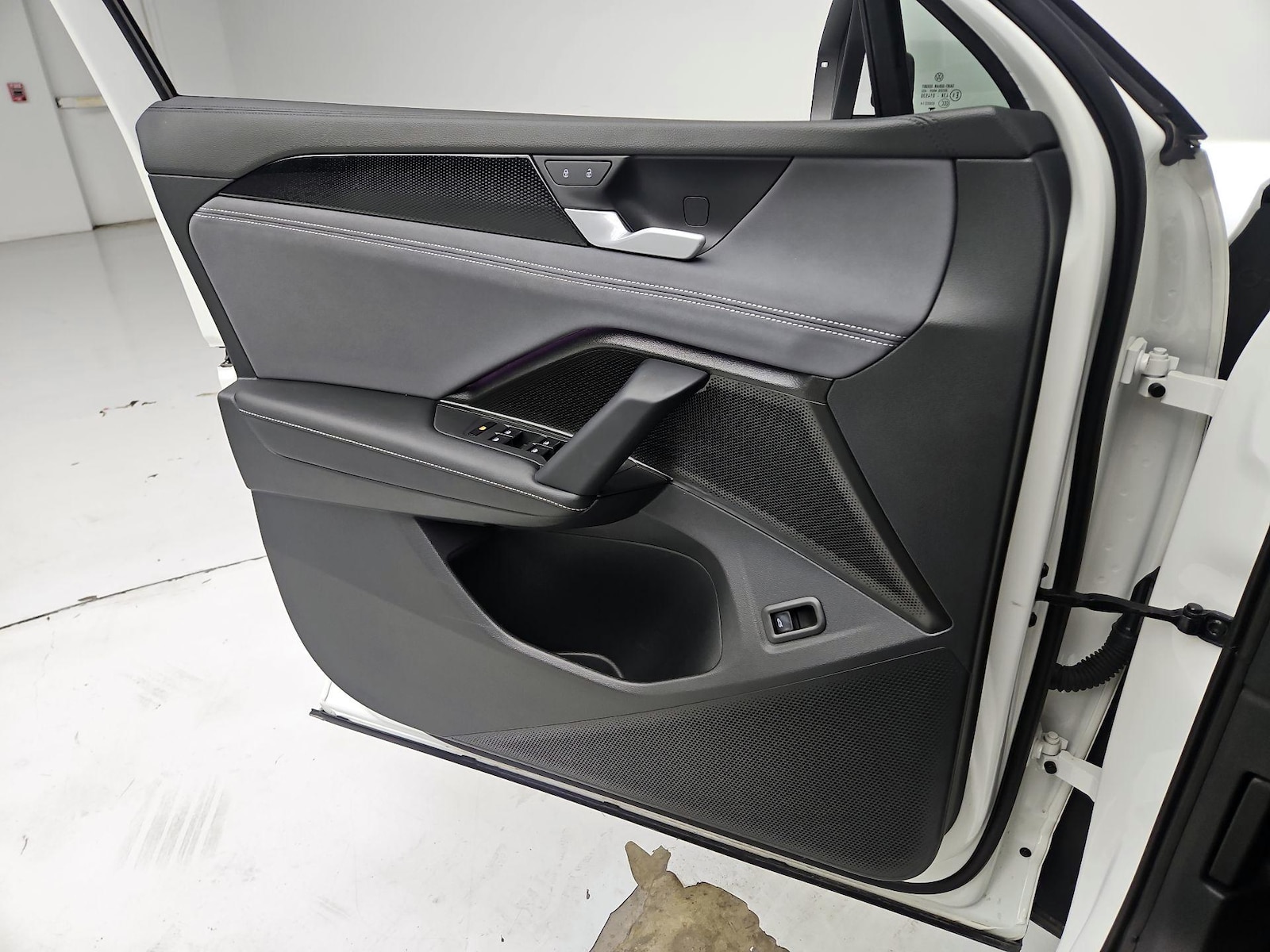 2026 Volkswagen Tiguan SE - Photo 13