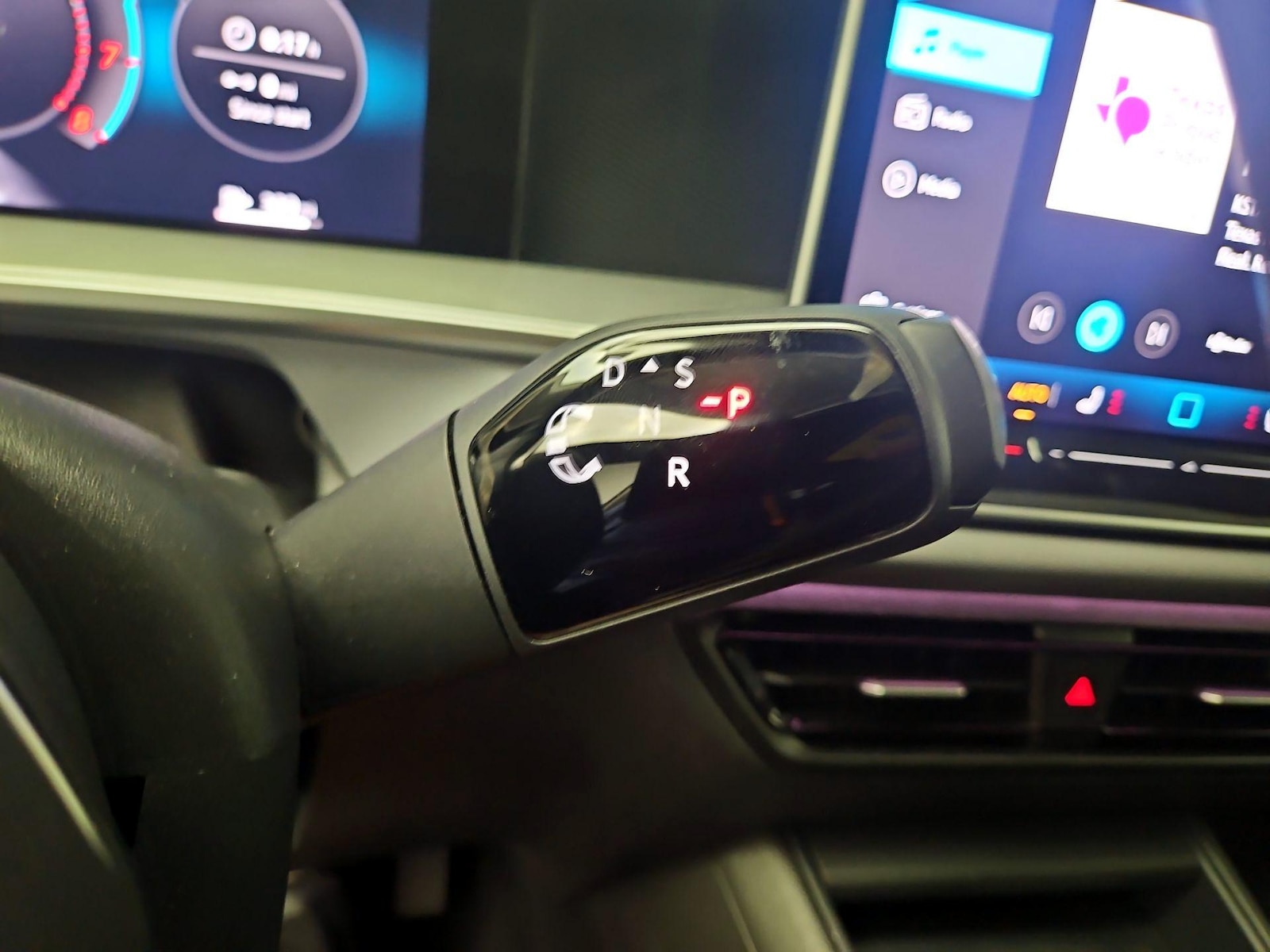 2026 Volkswagen Tiguan SE - Photo 18