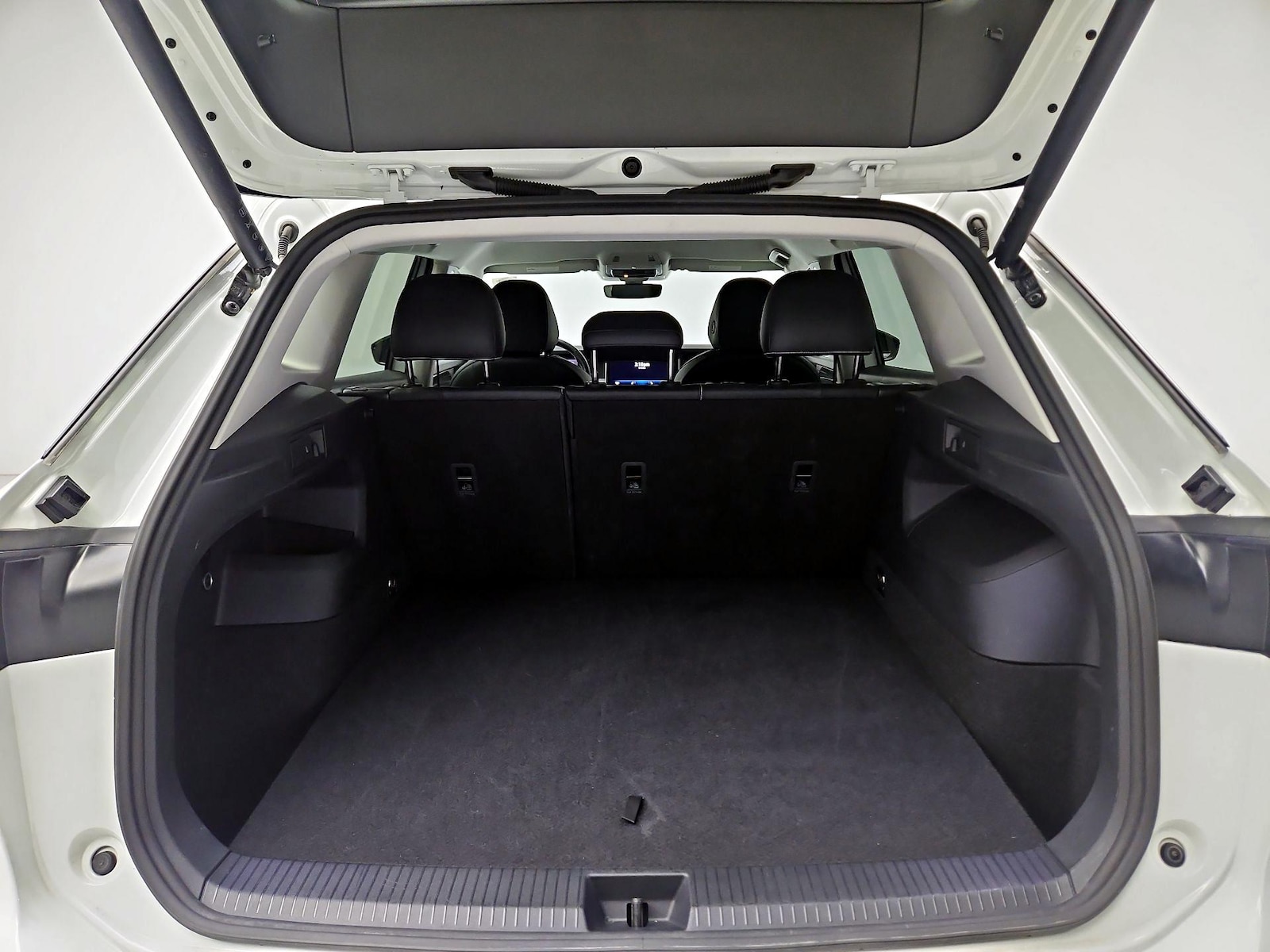 2026 Volkswagen Tiguan SE - Photo 21
