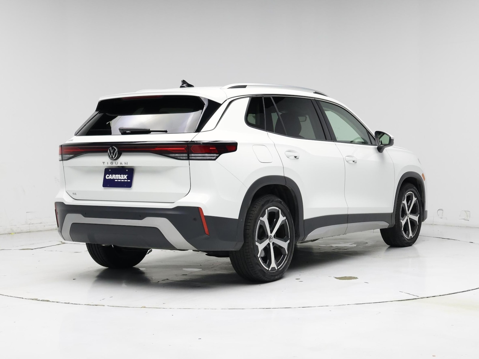 2026 Volkswagen Tiguan SE - Photo 9
