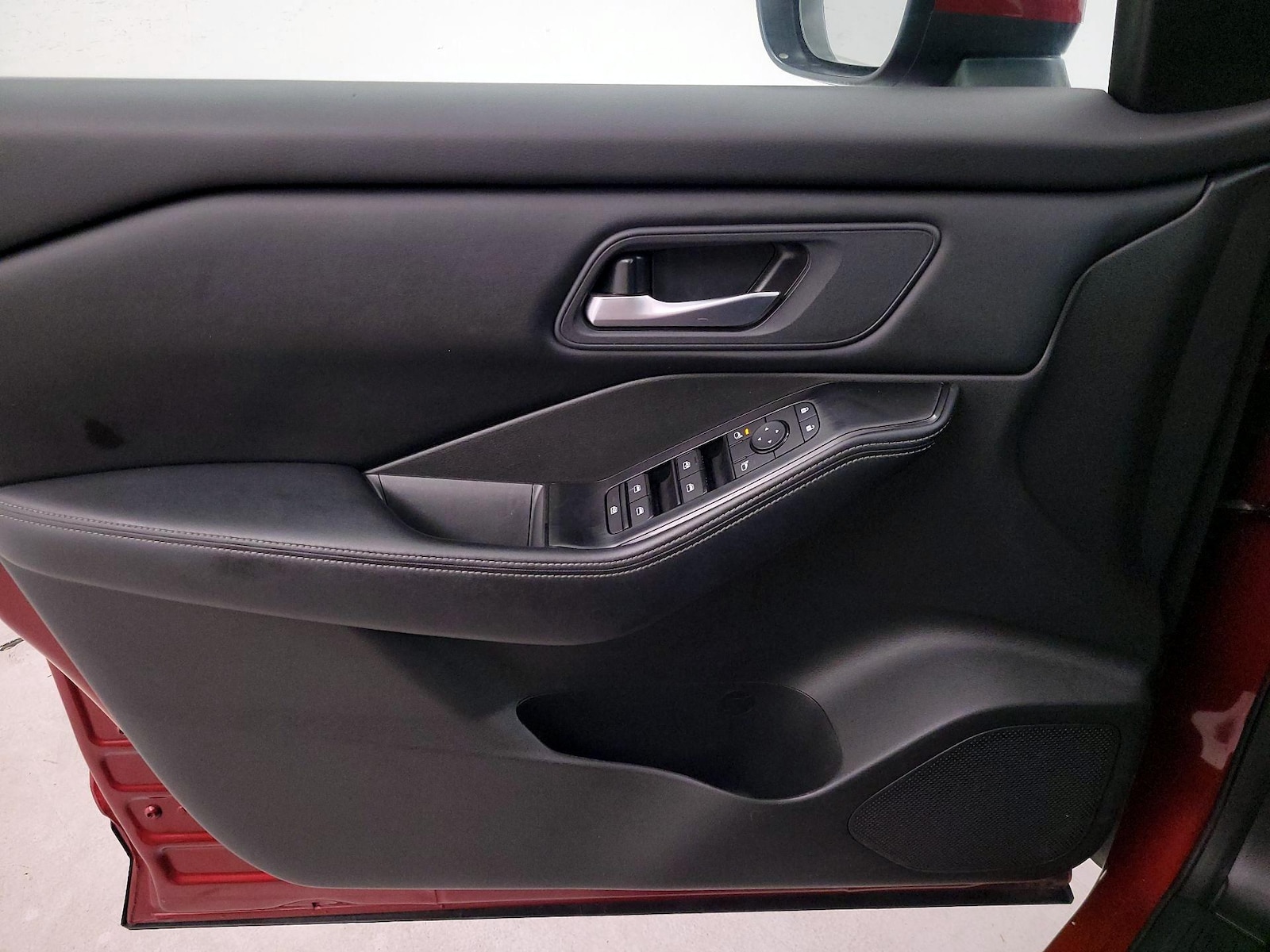 2025 Nissan Rogue SV - Photo 13