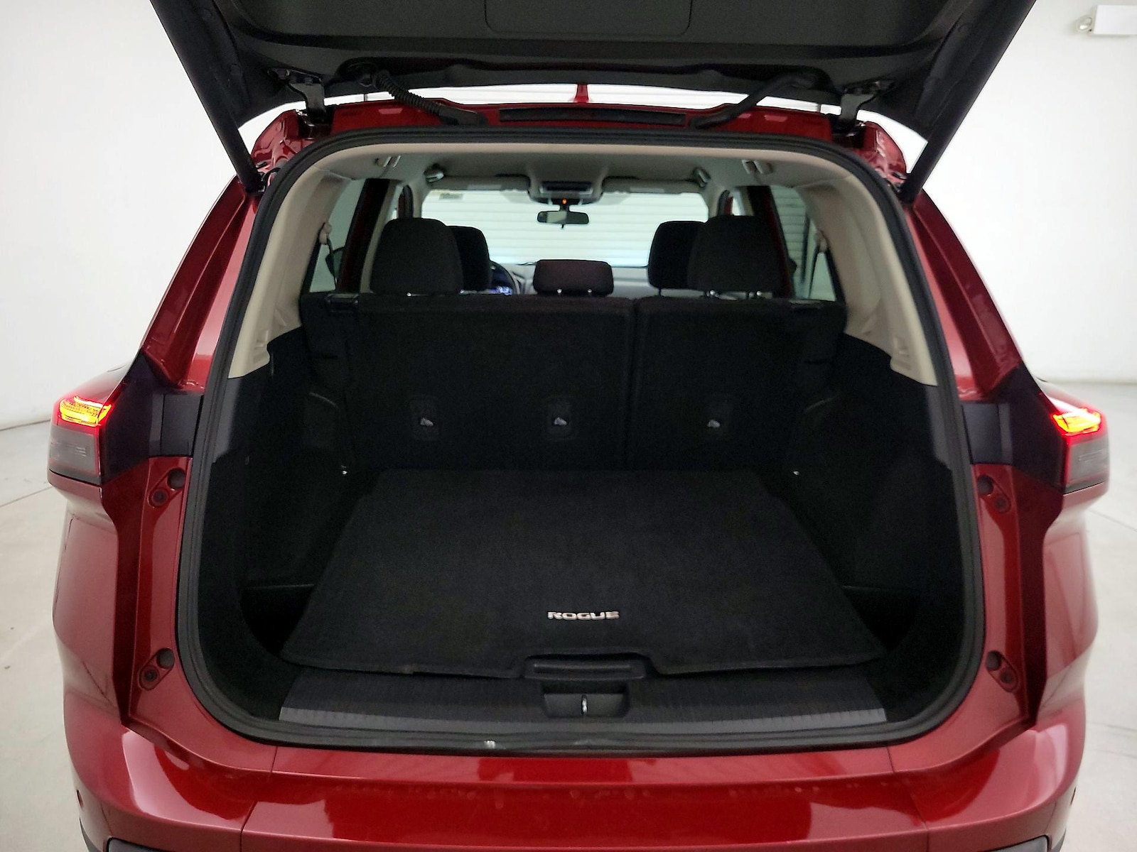 2025 Nissan Rogue SV - Photo 21