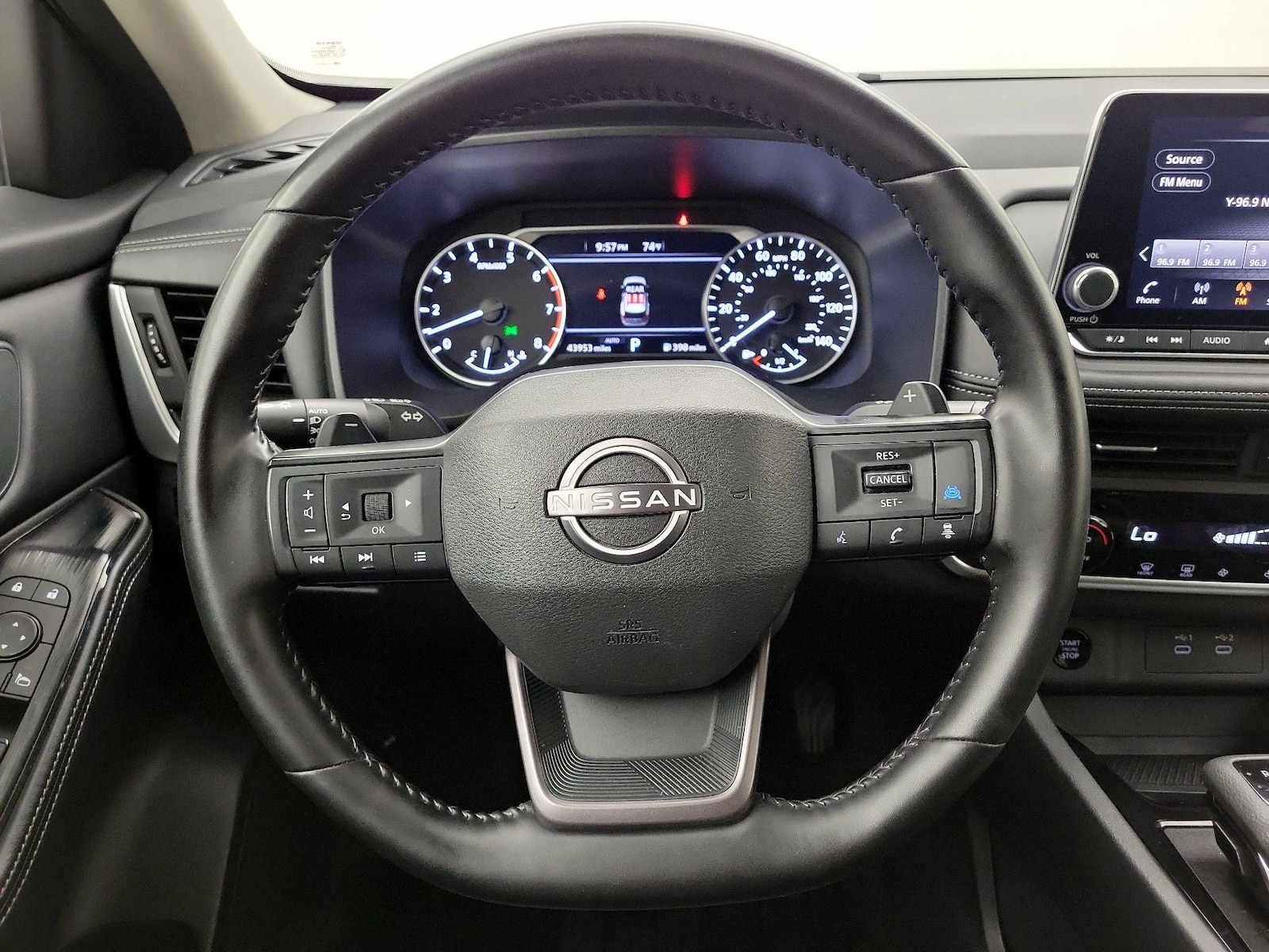2025 Nissan Rogue SV - Photo 11