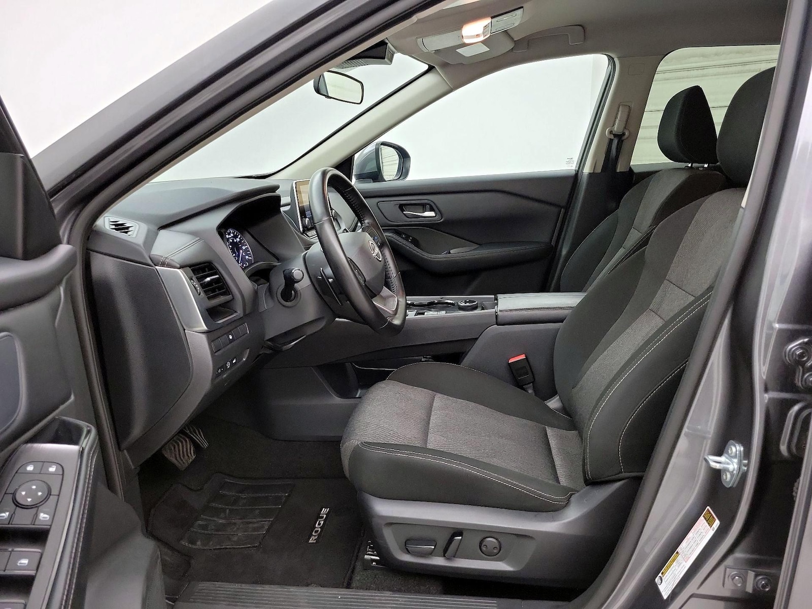 2025 Nissan Rogue SV - Photo 12