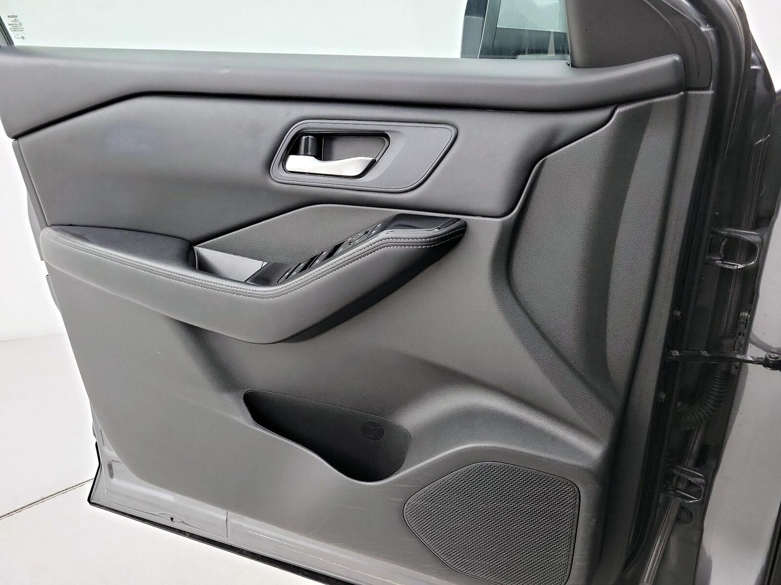 2025 Nissan Rogue SV - Photo 13