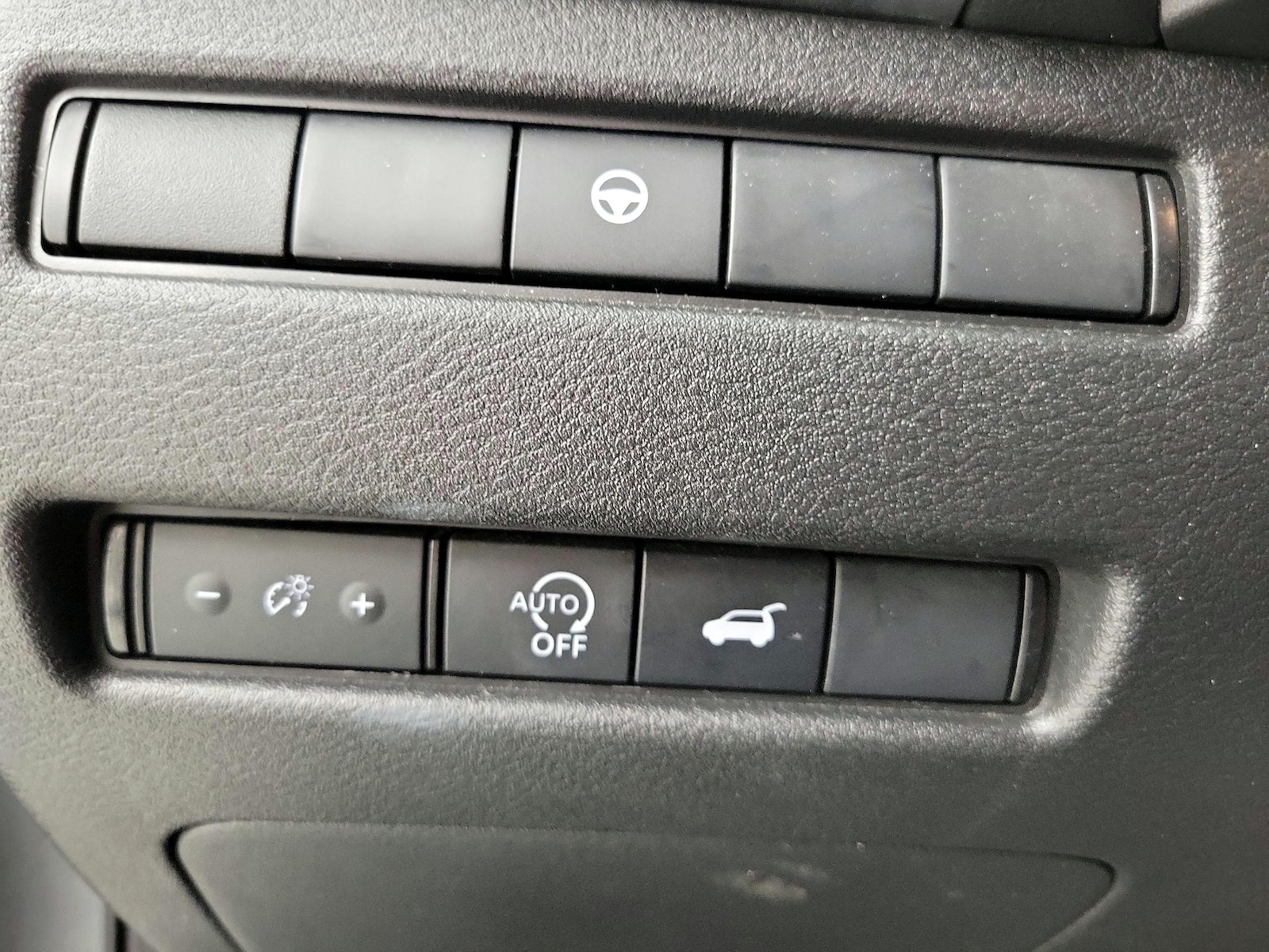 2025 Nissan Rogue SV - Photo 14