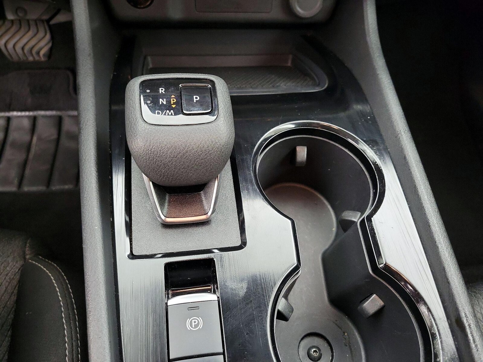 2025 Nissan Rogue SV - Photo 18