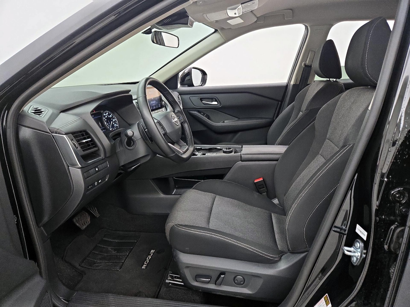 2025 Nissan Rogue SV - Photo 12