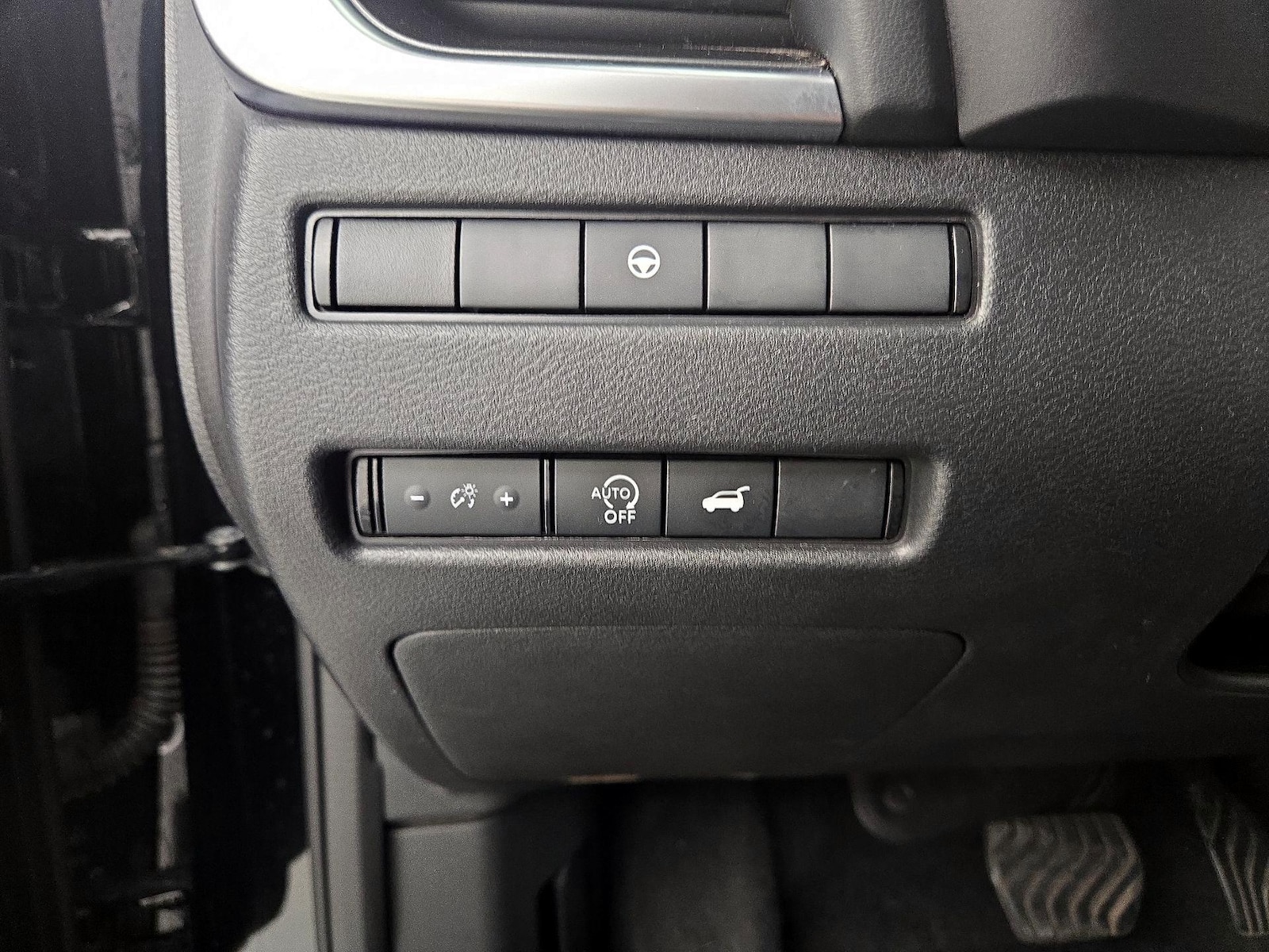 2025 Nissan Rogue SV - Photo 14