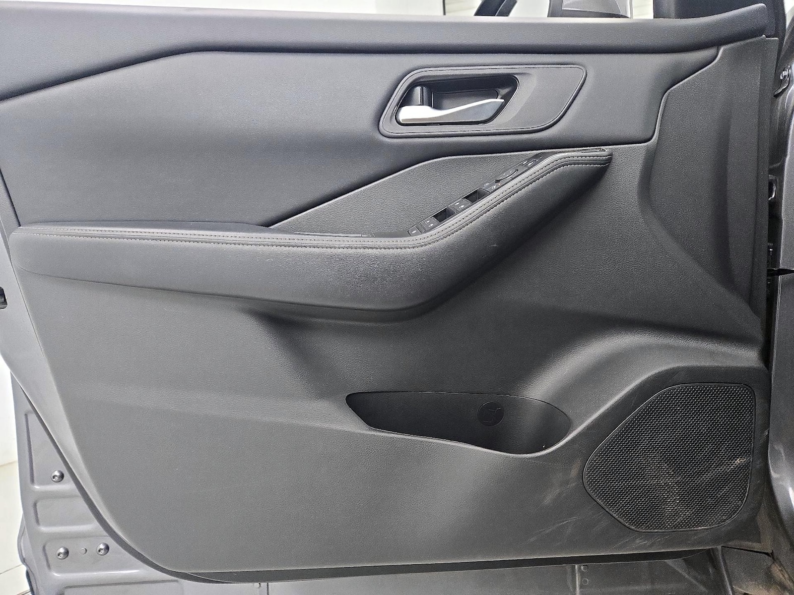 2025 Nissan Rogue SV - Photo 13