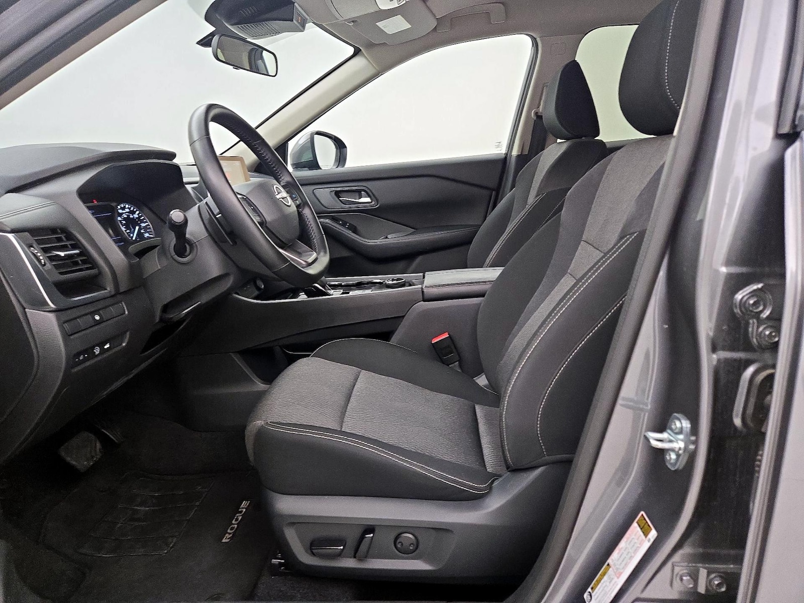 2025 Nissan Rogue SV - Photo 12