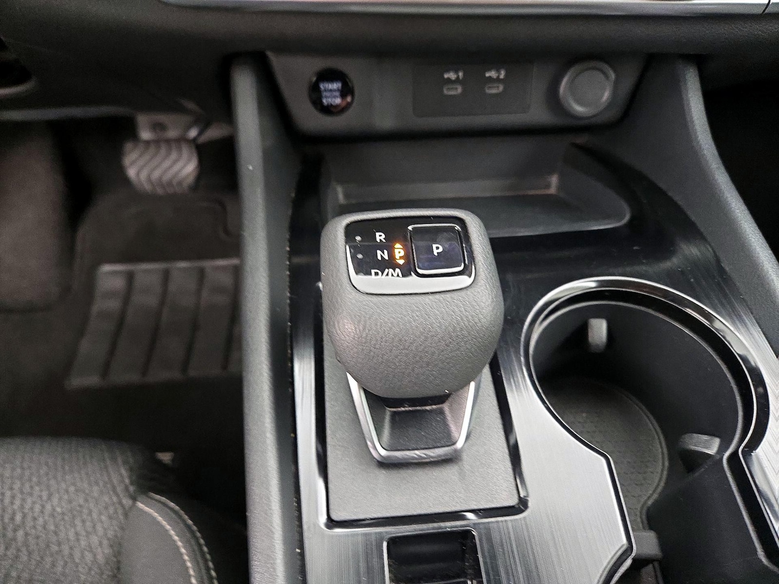 2025 Nissan Rogue SV - Photo 18